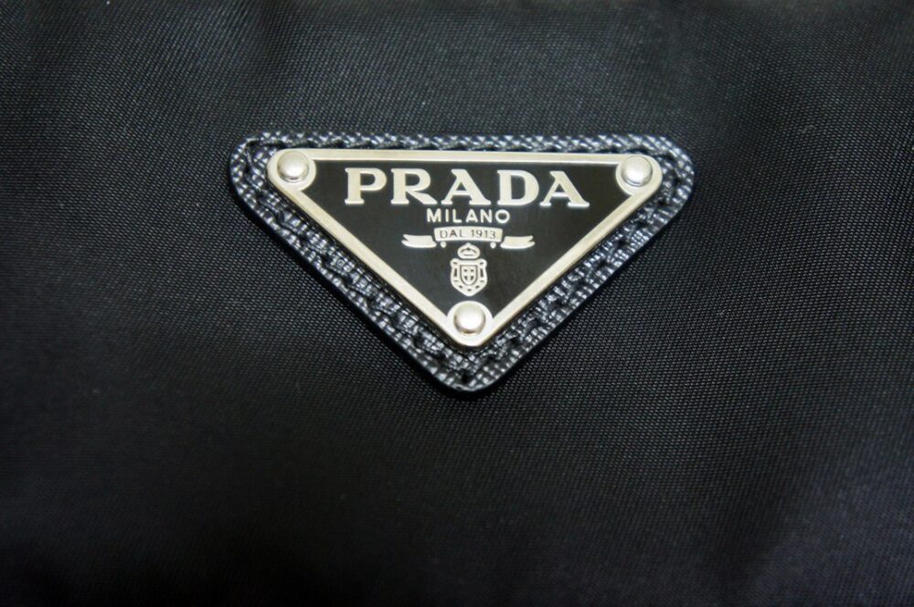 λογότυπο prada