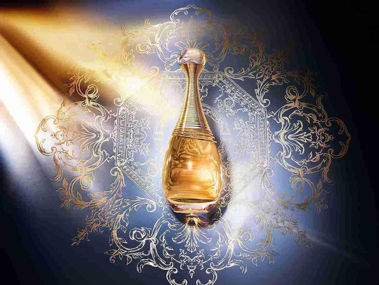 Το πιο ελκυστικό άρωμα που μπορεί να φορέσει μια γυναίκα Dior