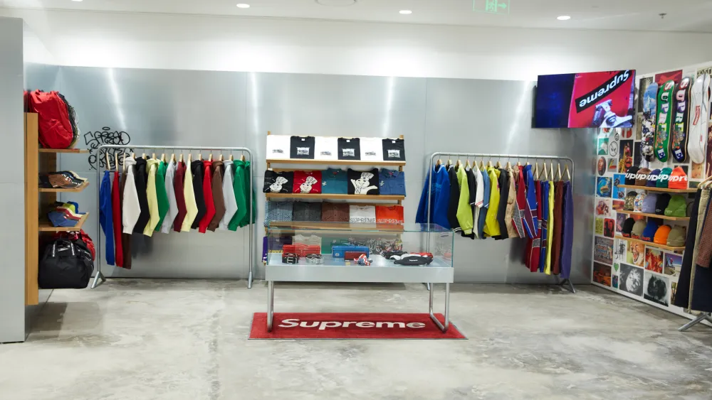 Supreme Η εμβληματική αμερικανική μάρκα streetwear υπό το μικροσκόπιο